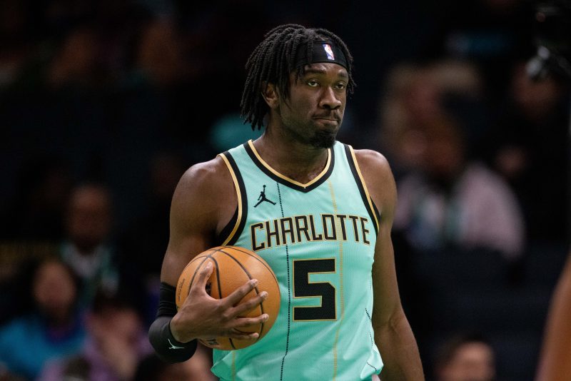 Report: Hornets send center to Suns months after Lakers deal failed