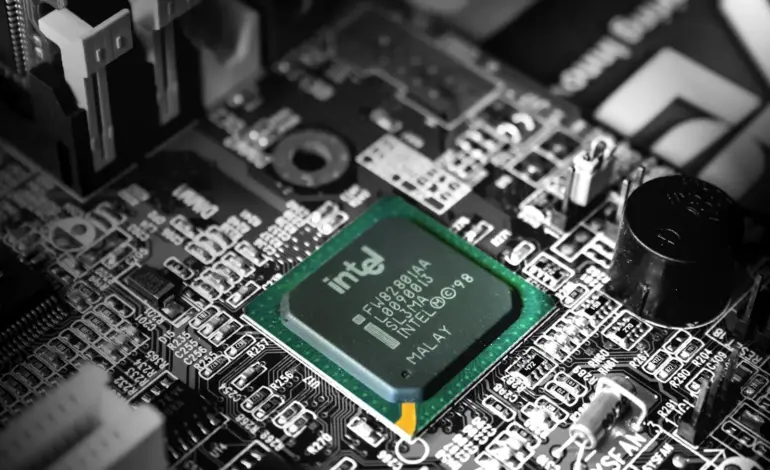 Intel stock forecast: $150 bull case, $90 bear case for 2026